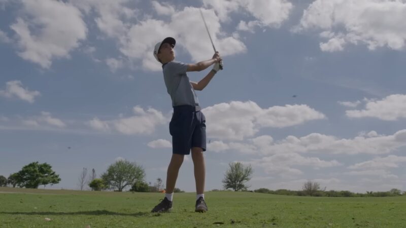 kids playing golf